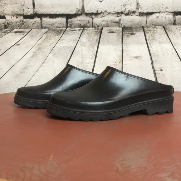 rain clogs